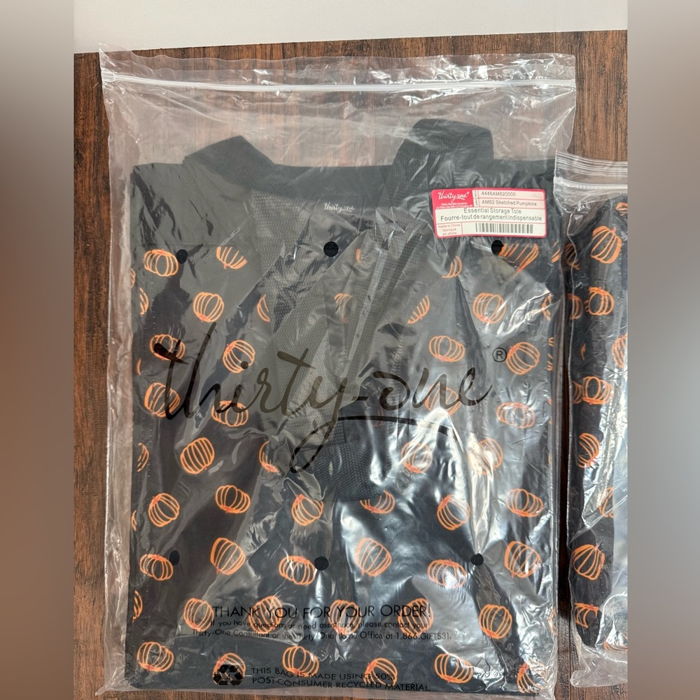 Thirty-One Black Essential Storage Tote w/ Sketched Pumpkins Orange Pattern - Picture 6 of 7